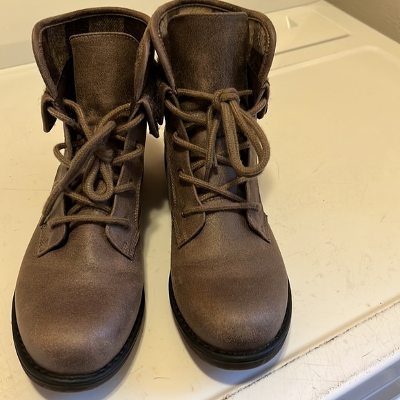 Cliffs by White Mountain Lace up Boots Size 7 - Picture 3 of 3